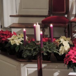 An advent wreath with lit candles